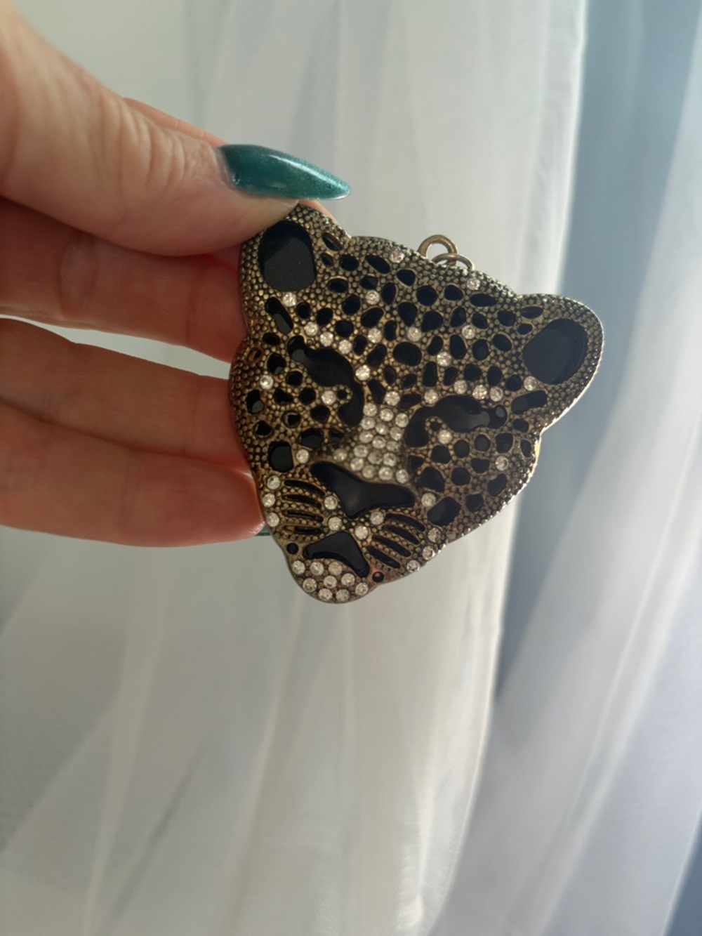 Gorgeous Rhinestone Leopard Pendant Black and Gold - Picture 5 of 8